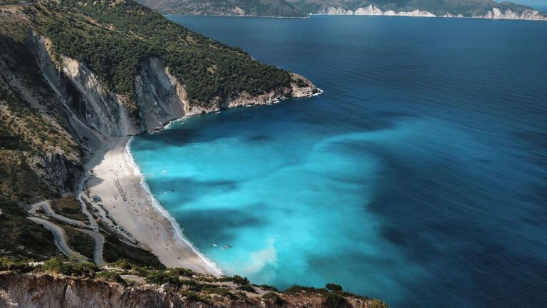 Κεφάλαιο παραλία του Μύρτου: Τα δυσβάσταχτα πρόστιμα, η διαχείριση και το μέλλον της