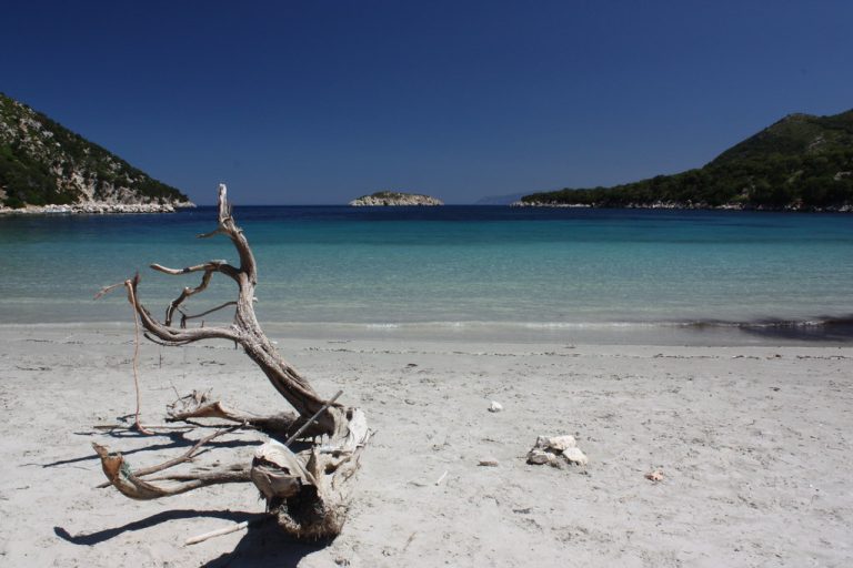 Πώς είναι η ζωή τον χειμώνα σε ένα νησί που ερημώνει