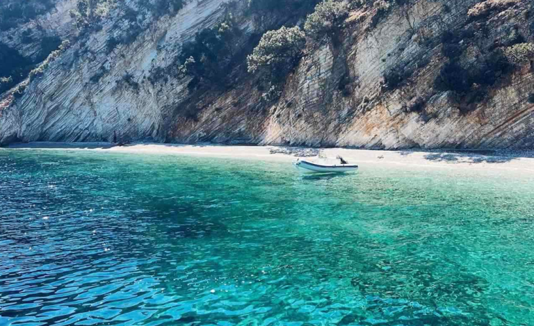 Holidays in Kefalonia - The ultimate guide for those who want to see... behind the postcards (PICTURES)